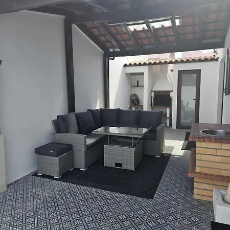 Dom wakacyjny Sunflower Castle View In *